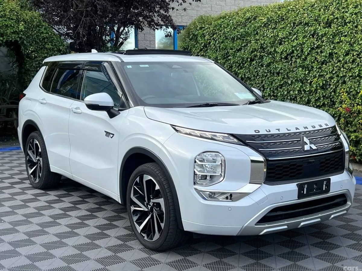 Mitsubishi Outlander SUV, Petrol Hybrid, 2023, White