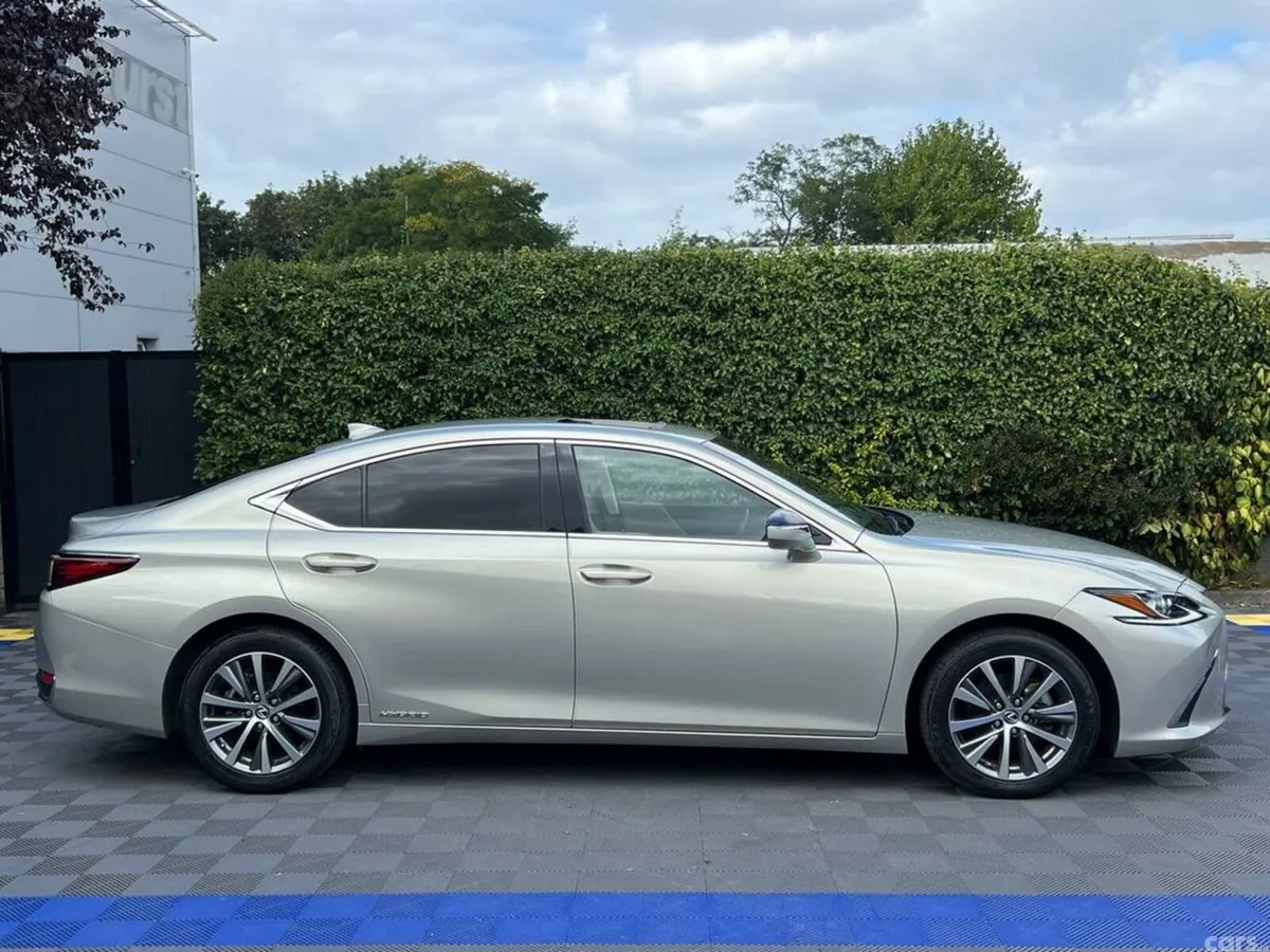 Lexus ES Saloon, Petrol Hybrid, 2021, Gold