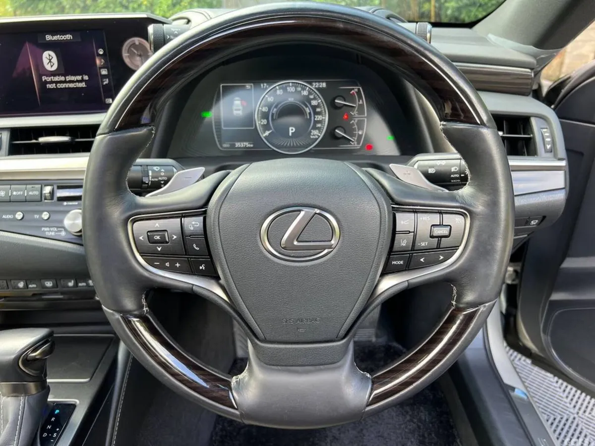 Lexus ES Saloon, Petrol Hybrid, 2021, Gold