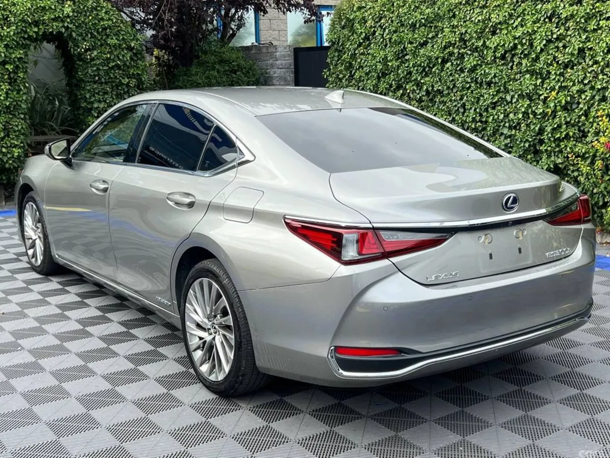 Lexus ES Saloon, Diesel Hybrid, 2021, Gold