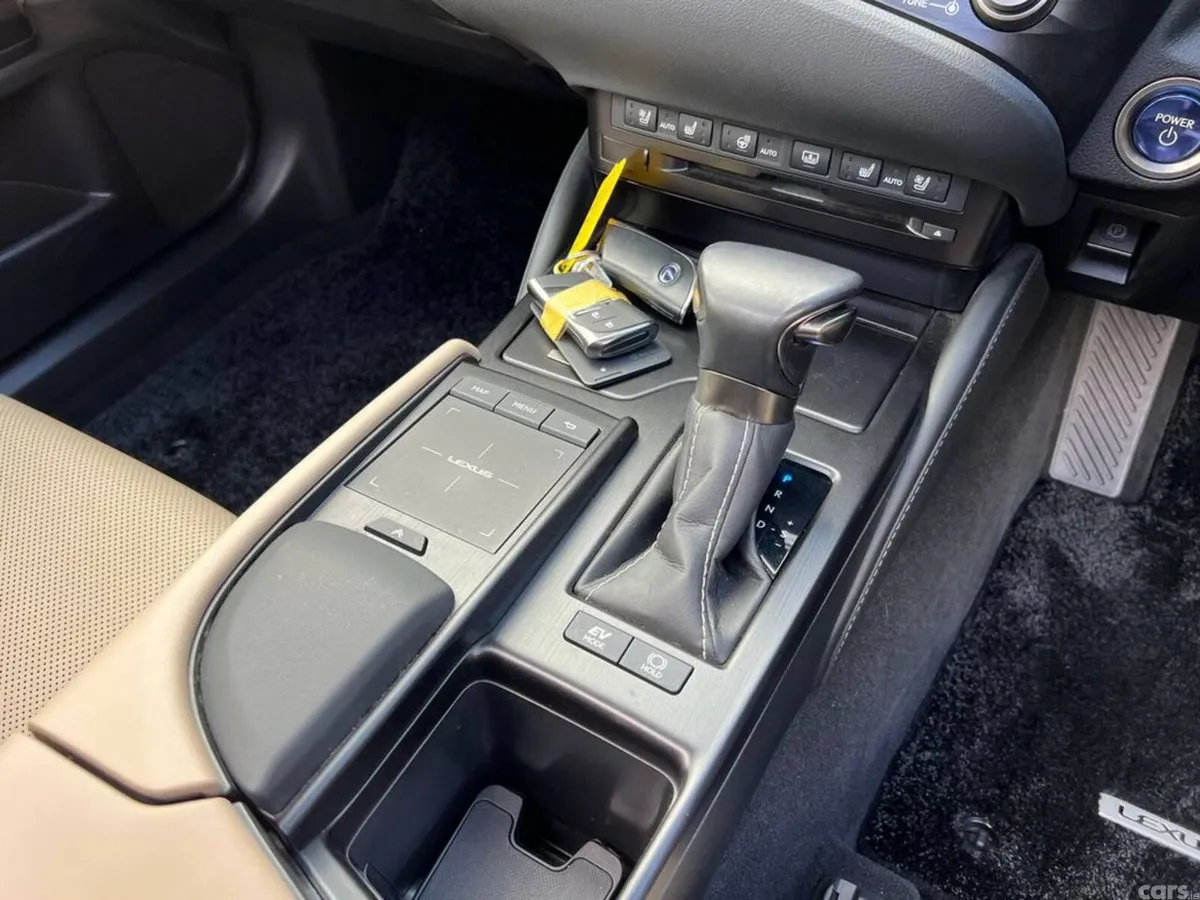 Lexus ES Saloon, Petrol Hybrid, 2021, Gold