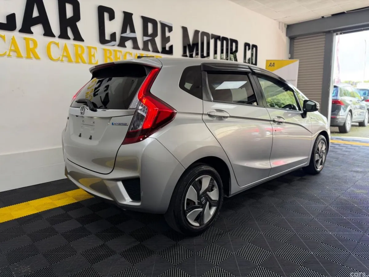 Honda Fit Hatchback, Petrol, 2014, Silver