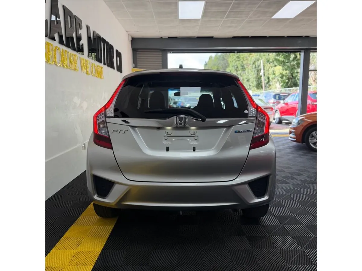 Honda Fit Hatchback, Petrol, 2014, Silver
