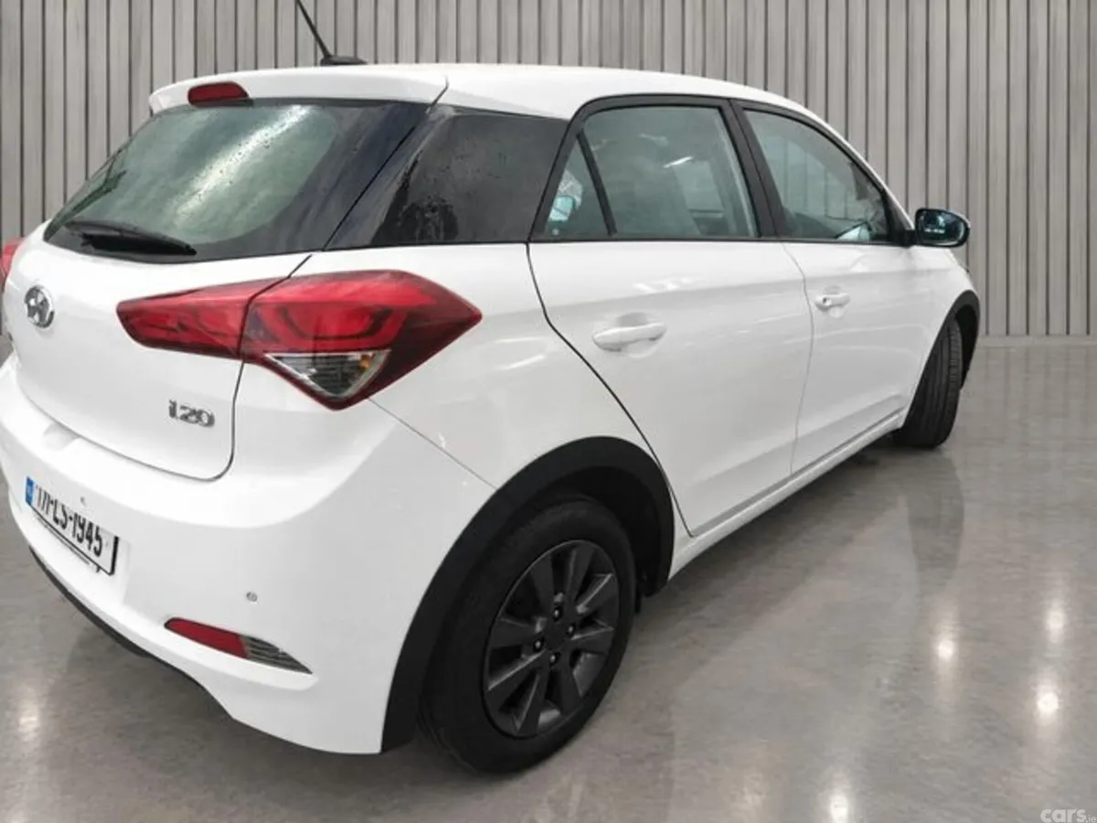 Hyundai i20 Hatchback, Diesel, 2017, White