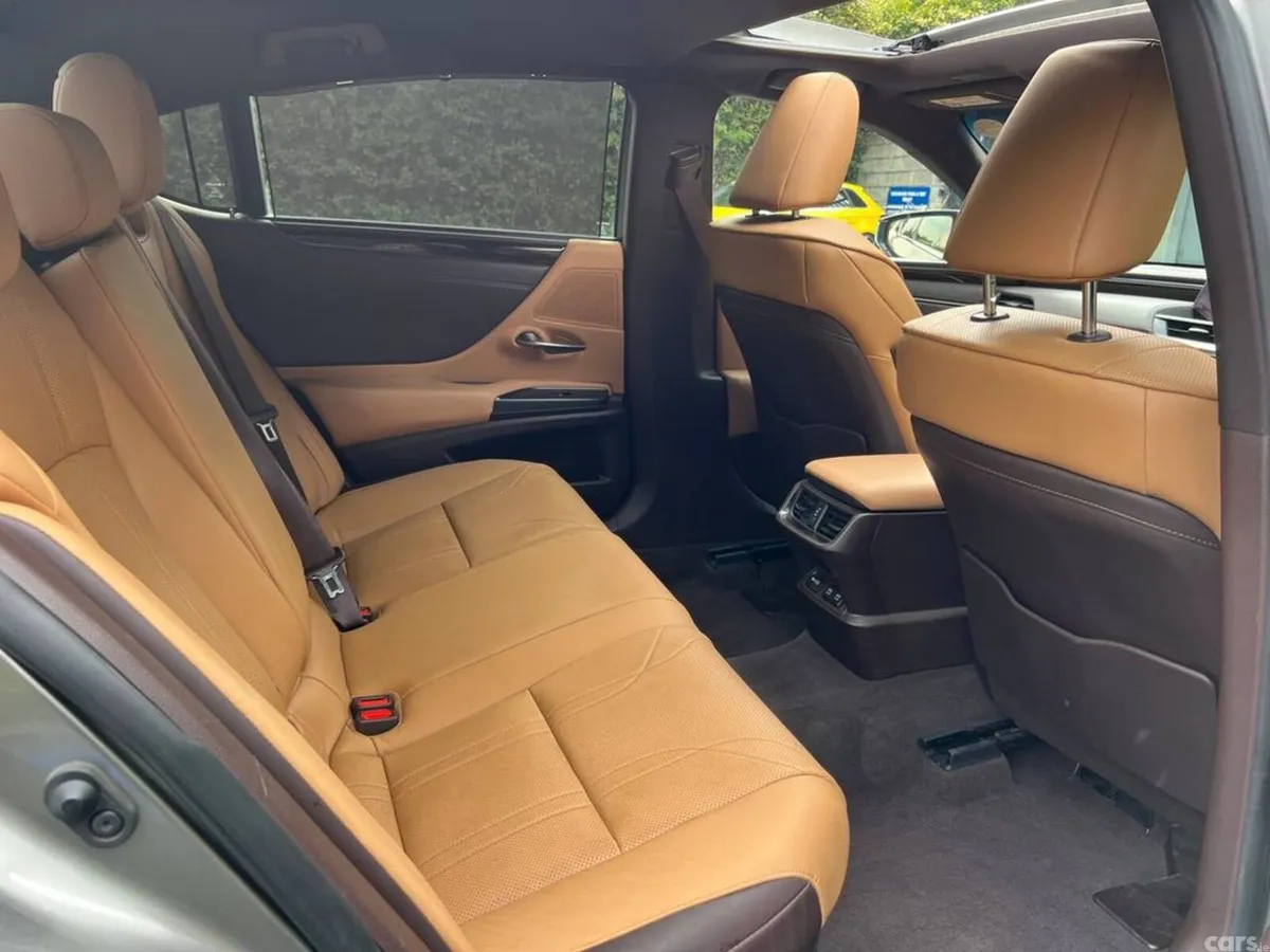 Lexus ES Saloon, Diesel Hybrid, 2021, Gold