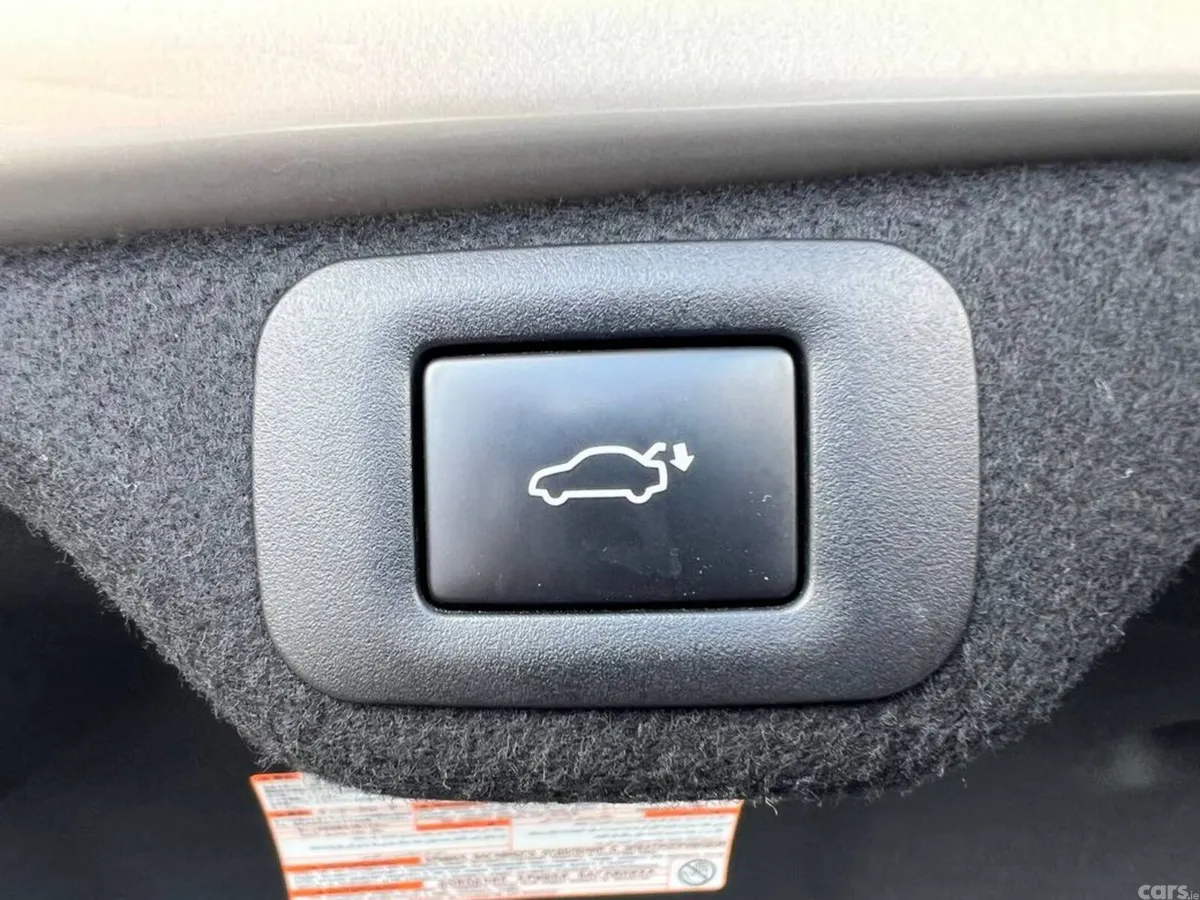 Lexus ES Saloon, Petrol Hybrid, 2021, Gold