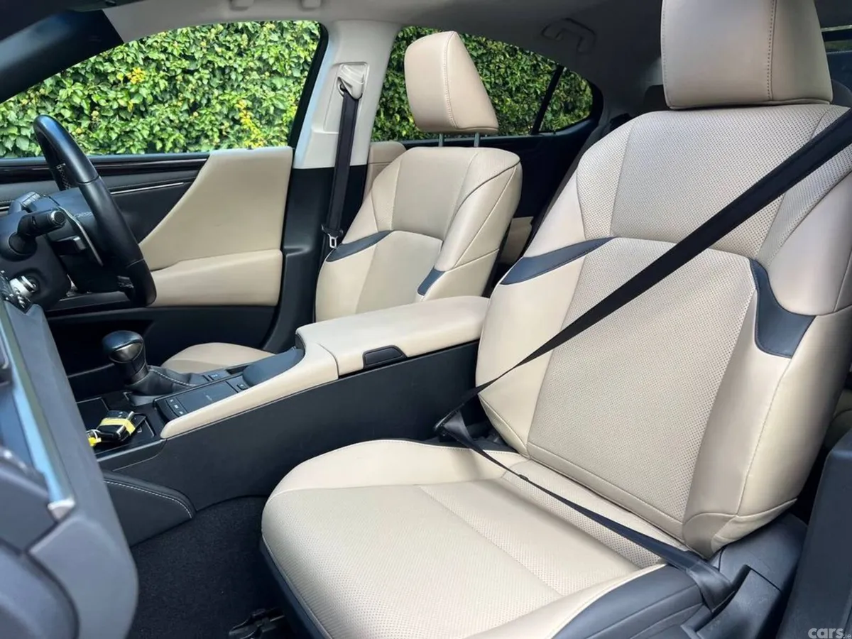 Lexus ES Saloon, Petrol Hybrid, 2021, Gold