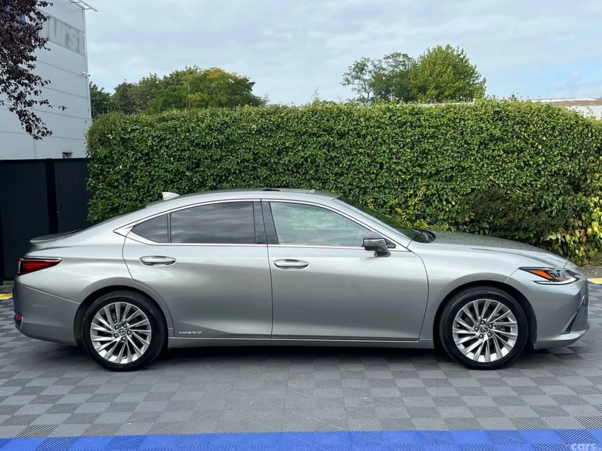 Lexus ES Saloon, Diesel Hybrid, 2021, Gold