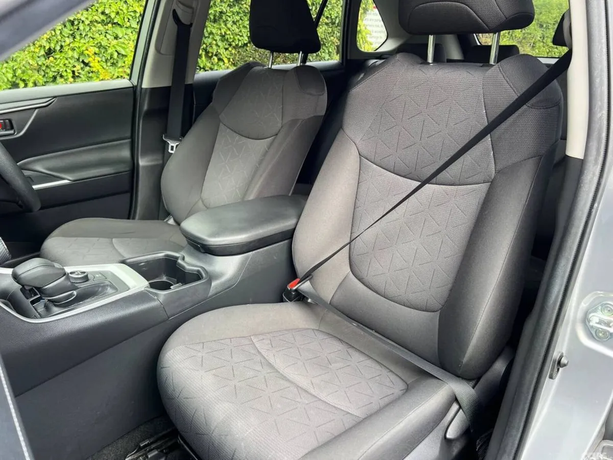 Toyota RAV4 SUV, Petrol Hybrid, 2023, Grey