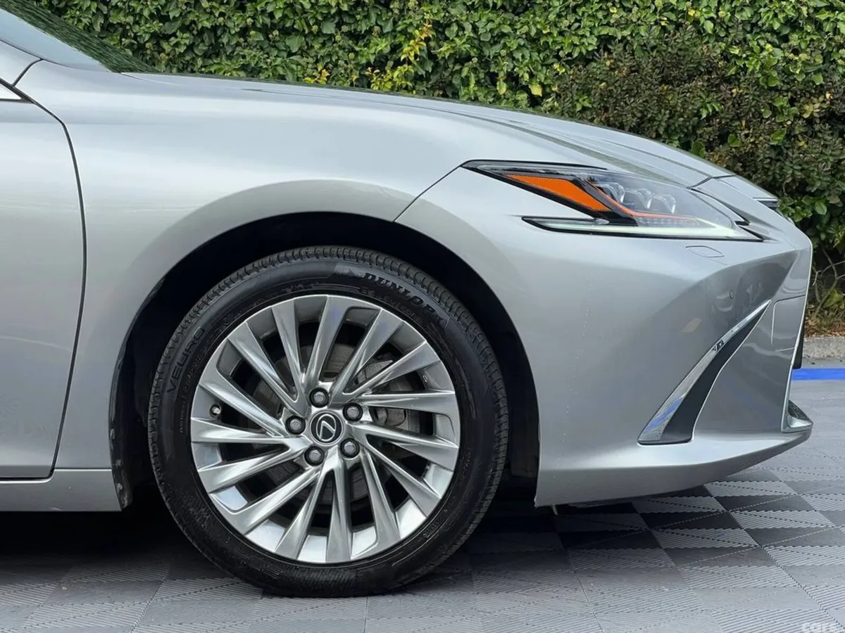 Lexus ES Saloon, Diesel Hybrid, 2021, Gold