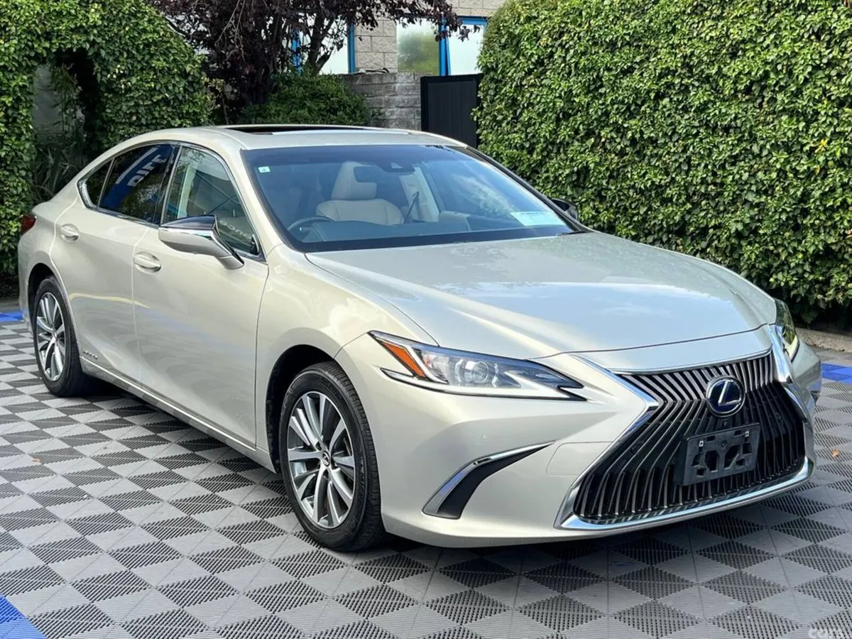 Lexus ES Saloon, Petrol Hybrid, 2021, Gold