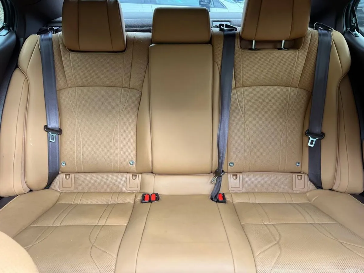 Lexus ES Saloon, Diesel Hybrid, 2021, Gold