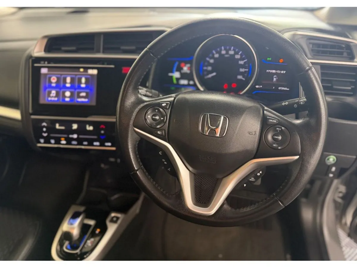Honda Fit Hatchback, Petrol, 2014, Silver