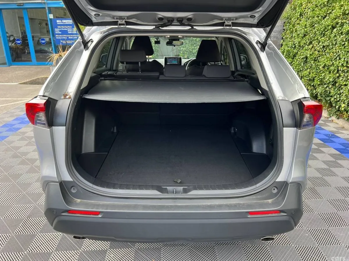 Toyota RAV4 SUV, Petrol Hybrid, 2023, Grey
