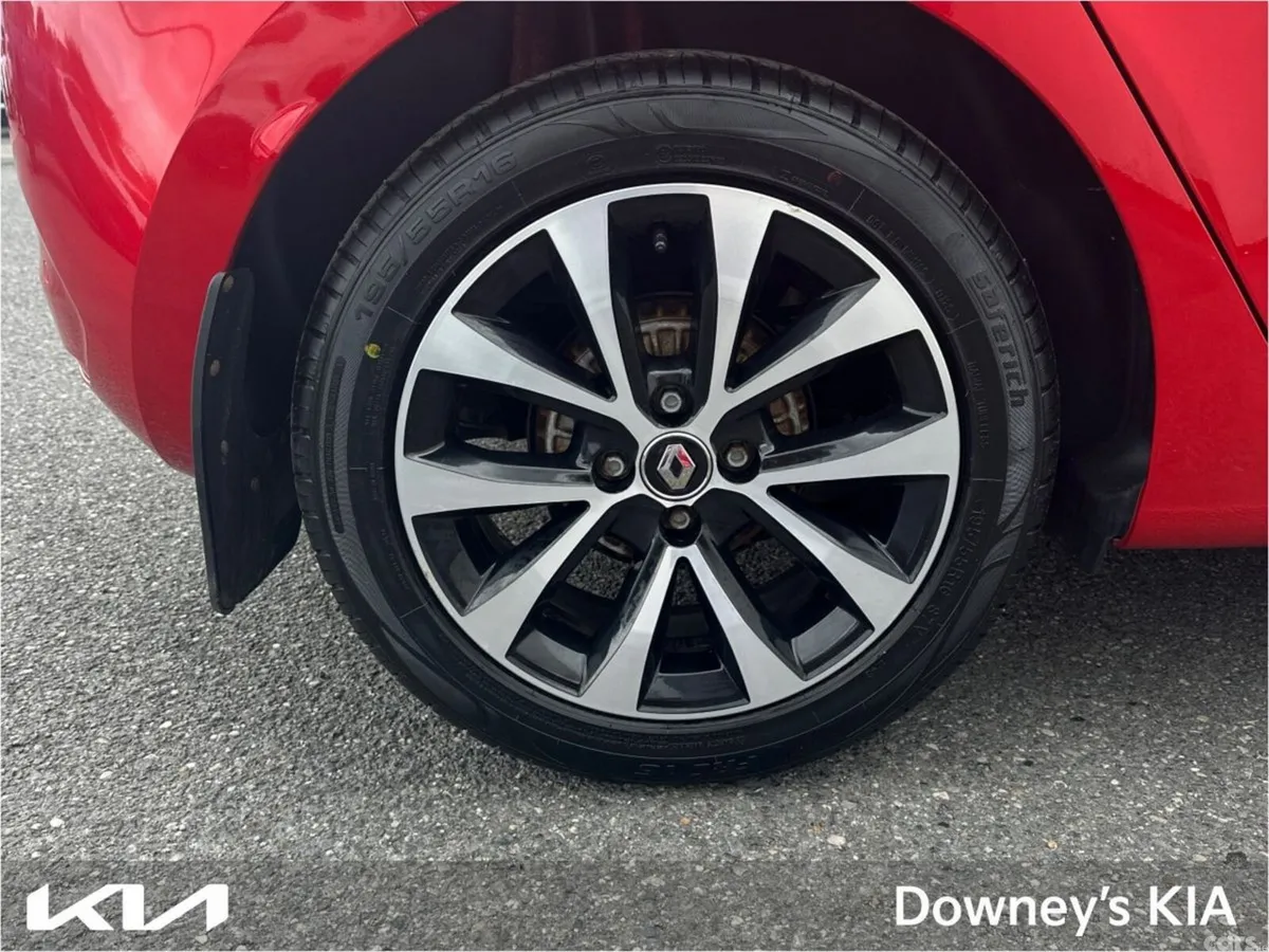 Renault Clio Hatchback, Petrol, 2021, Red