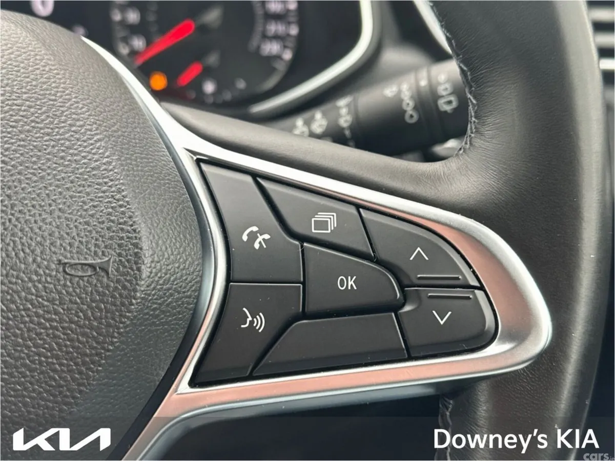 Renault Clio Hatchback, Petrol, 2021, Red