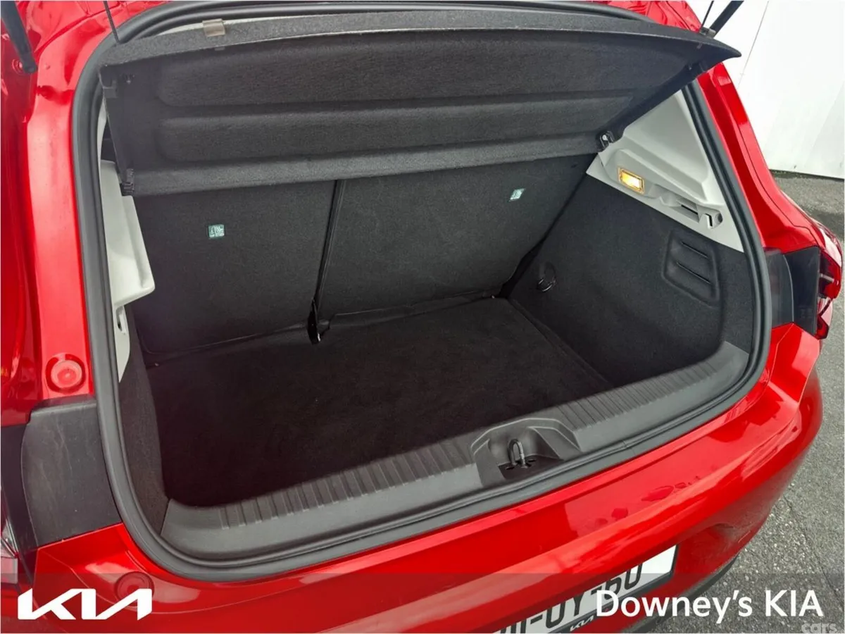 Renault Clio Hatchback, Petrol, 2021, Red