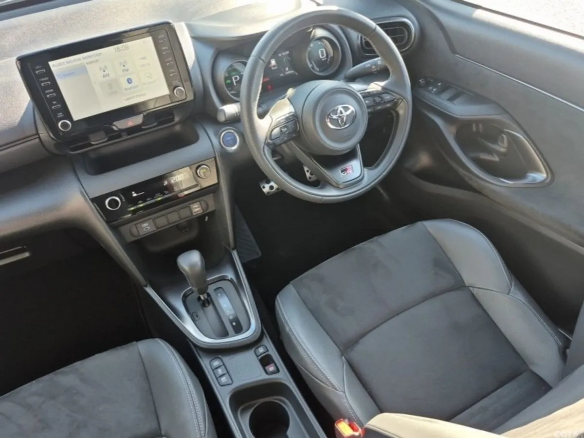 Toyota Yaris Cross SUV, Petrol Hybrid, 2023, White