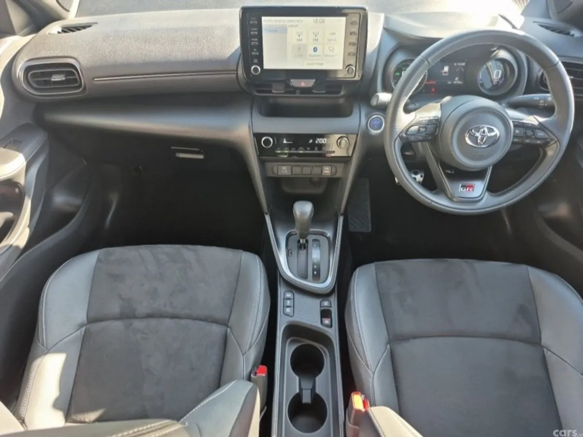Toyota Yaris Cross SUV, Petrol Hybrid, 2023, White