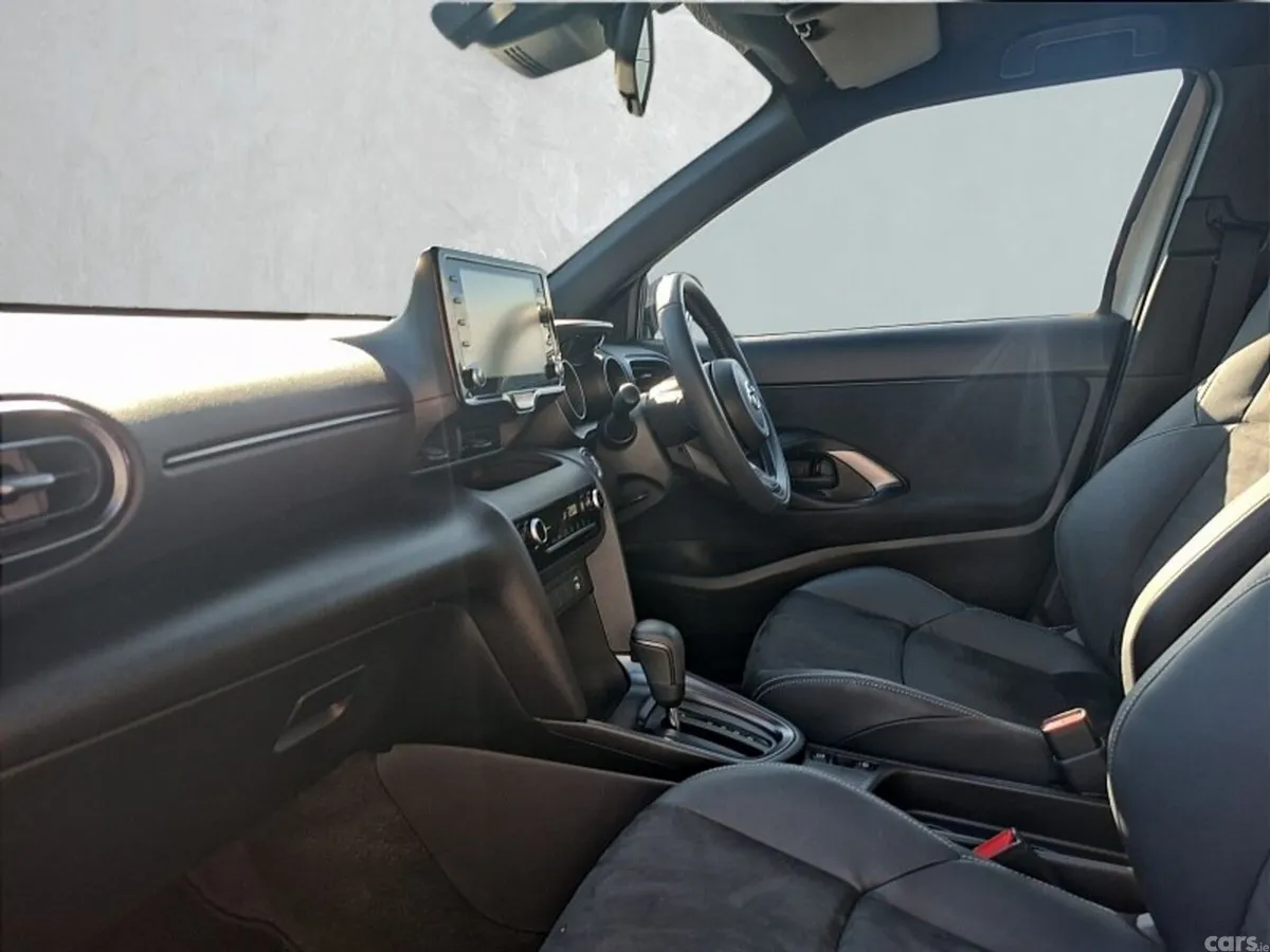 Toyota Yaris Cross SUV, Petrol Hybrid, 2023, White