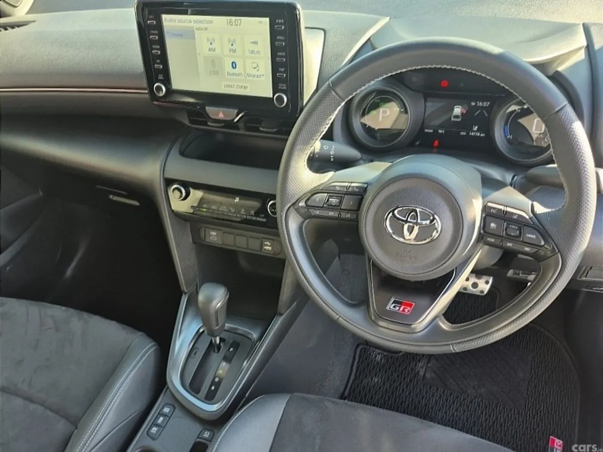 Toyota Yaris Cross SUV, Petrol Hybrid, 2023, White