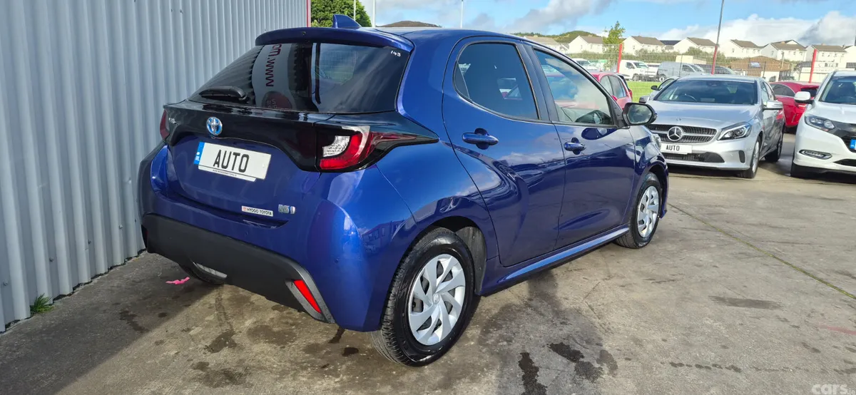 Toyota Yaris Hatchback, Petrol Hybrid, 2021, Blue