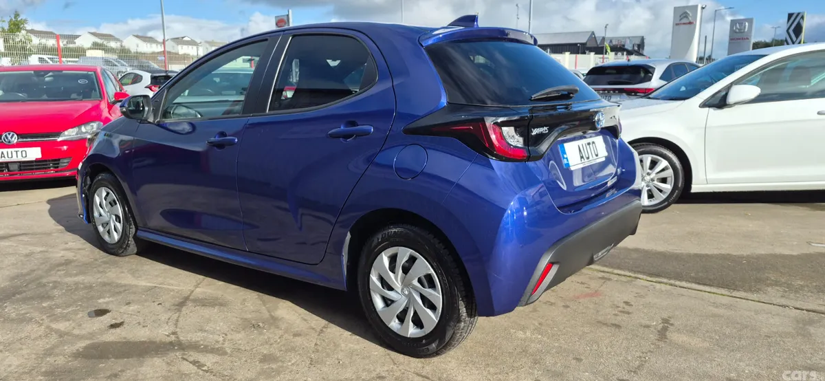 Toyota Yaris Hatchback, Petrol Hybrid, 2021, Blue