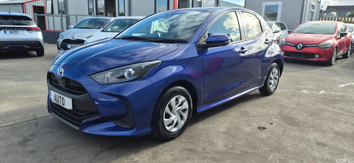 Toyota Yaris Hatchback, Petrol Hybrid, 2021, Blue