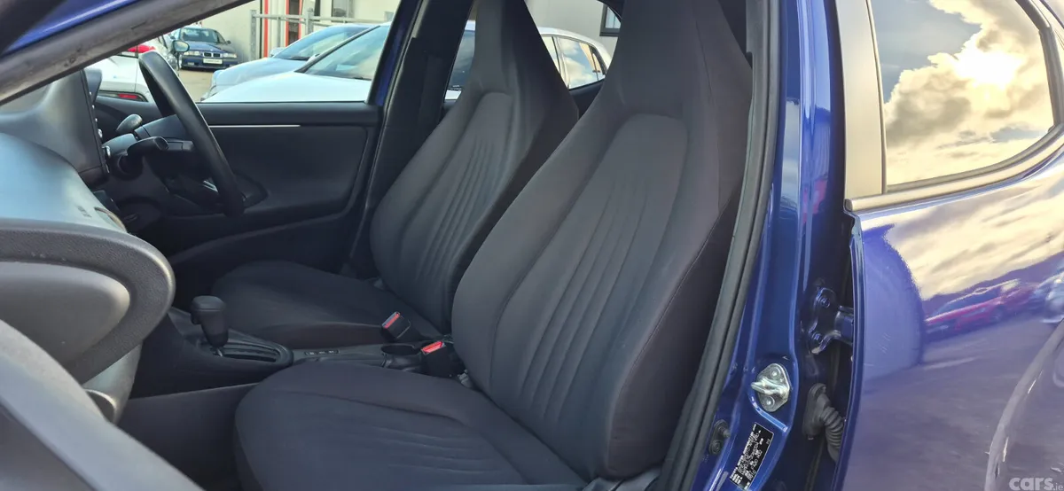Toyota Yaris Hatchback, Petrol Hybrid, 2021, Blue