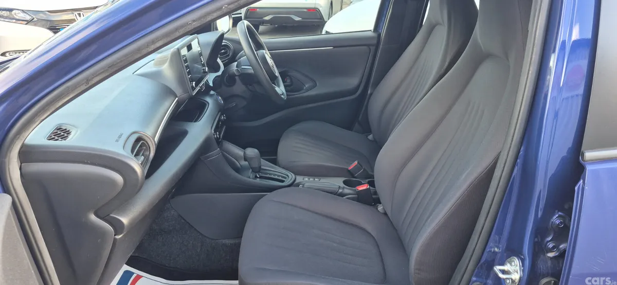 Toyota Yaris Hatchback, Petrol Hybrid, 2021, Blue