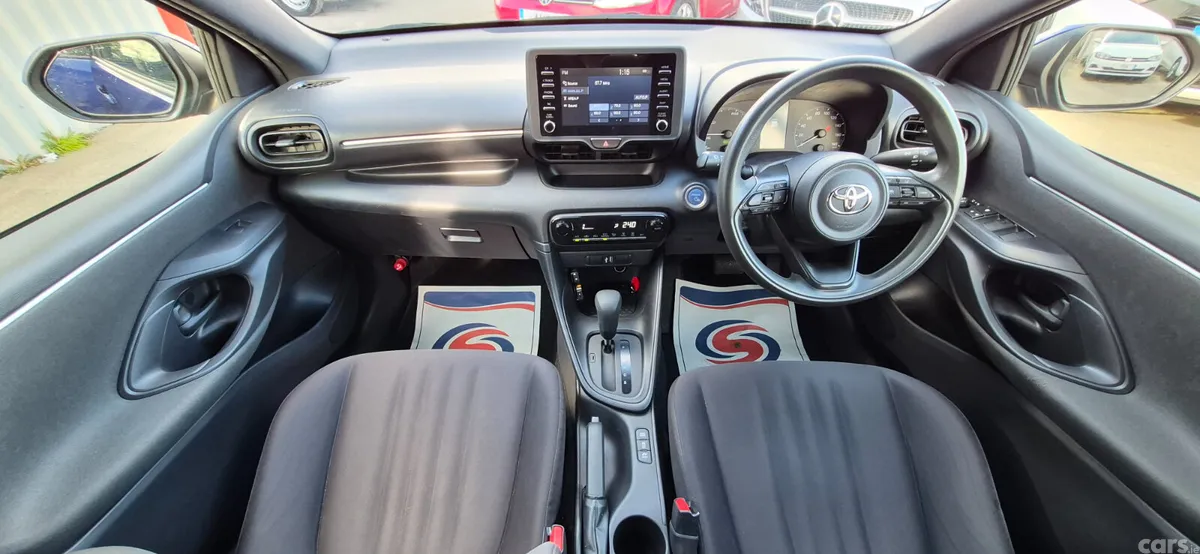 Toyota Yaris Hatchback, Petrol Hybrid, 2021, Blue