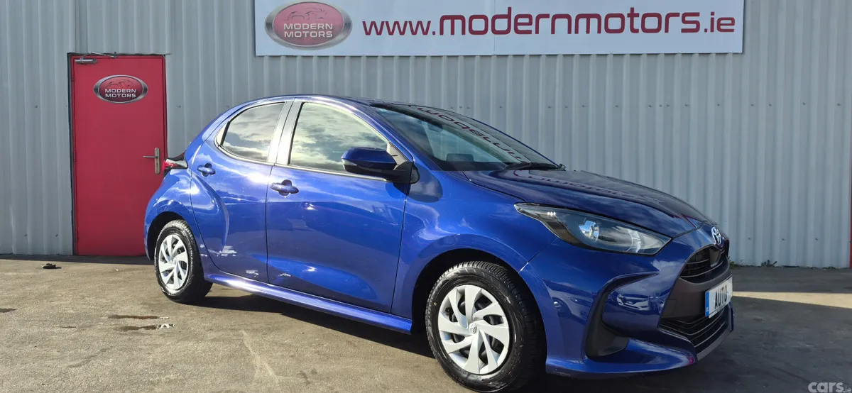 Toyota Yaris Hatchback, Petrol Hybrid, 2021, Blue