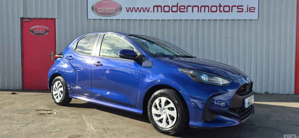 Toyota Yaris Hatchback, Petrol Hybrid, 2021, Blue