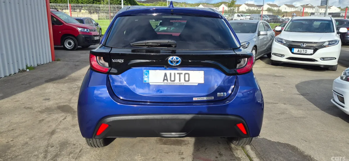 Toyota Yaris Hatchback, Petrol Hybrid, 2021, Blue