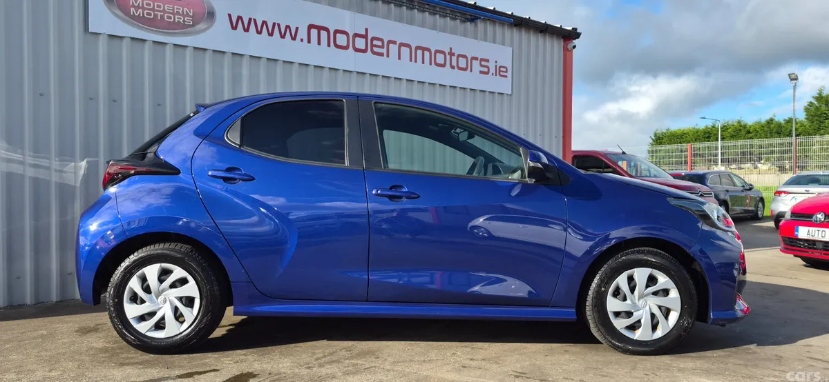 Toyota Yaris Hatchback, Petrol Hybrid, 2021, Blue