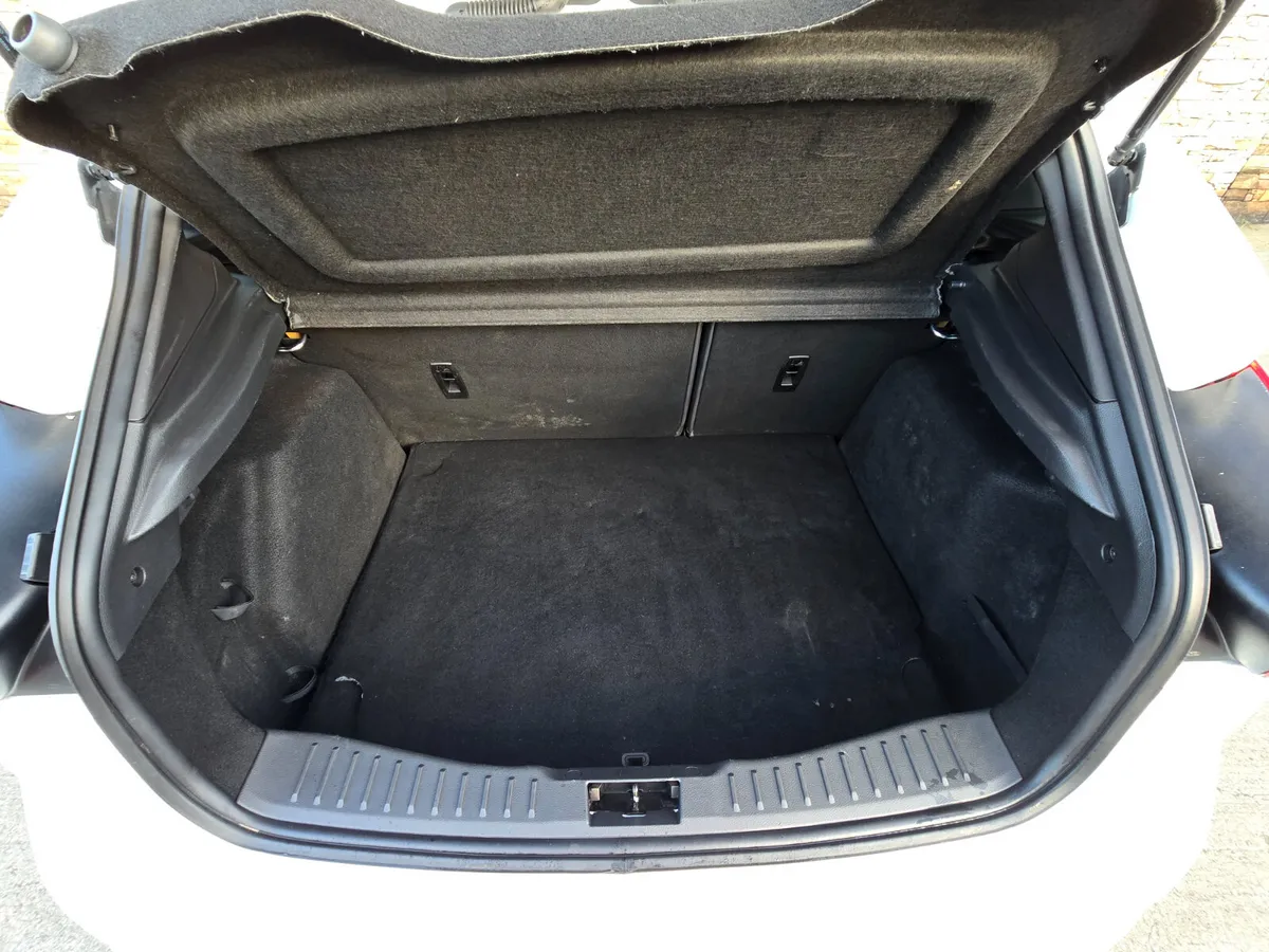 Ford Focus Hatchback, Diesel, 2017, White