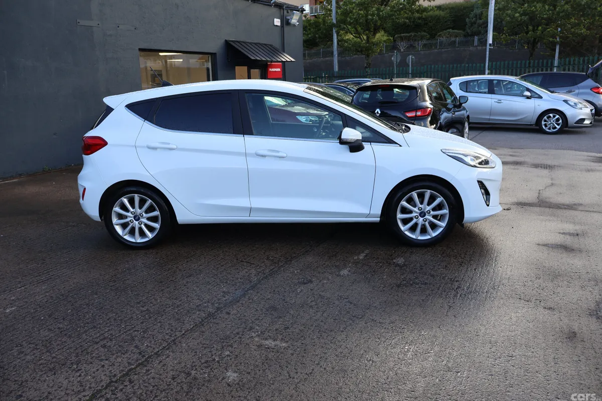 Ford Fiesta Hatchback, Petrol, 2021, White
