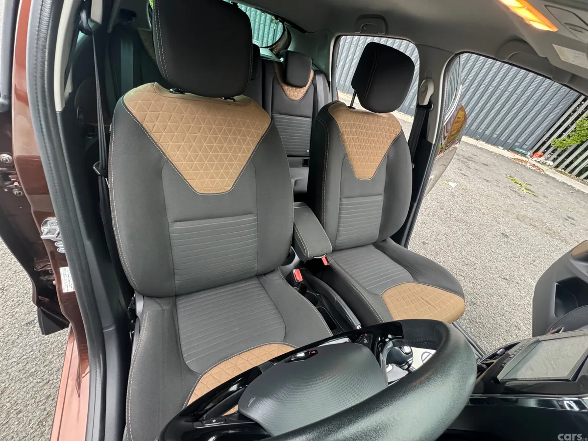 Renault Clio Hatchback, Petrol, 2015, Brown