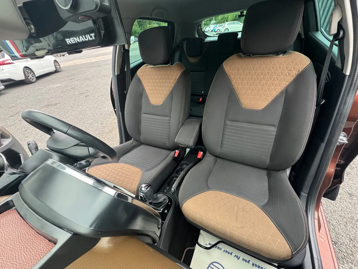Renault Clio Hatchback, Petrol, 2015, Brown