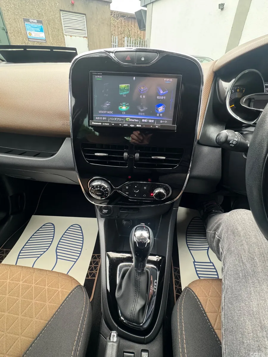 Renault Clio Hatchback, Petrol, 2015, Brown