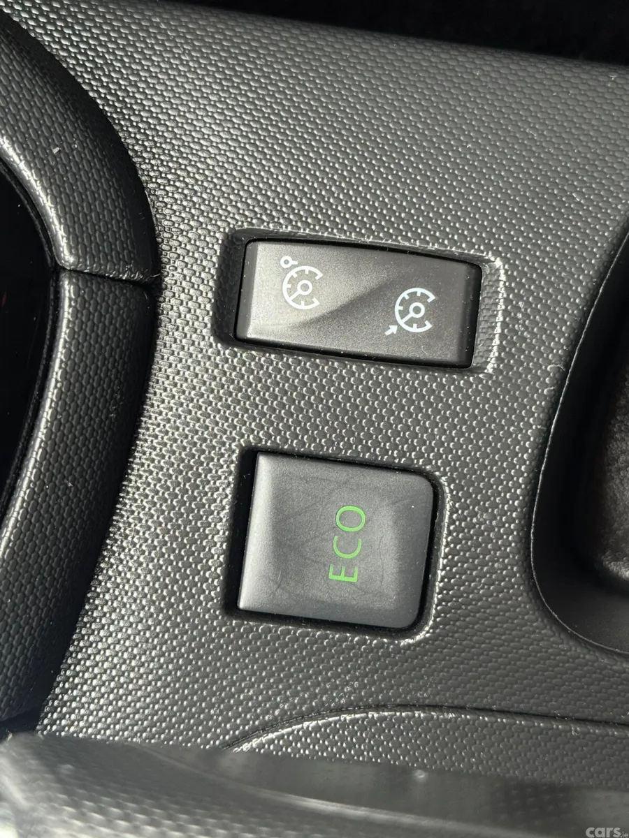 Renault Clio Hatchback, Petrol, 2015, Brown