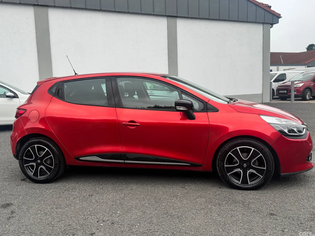 Renault Clio Hatchback, Petrol, 2016, Red