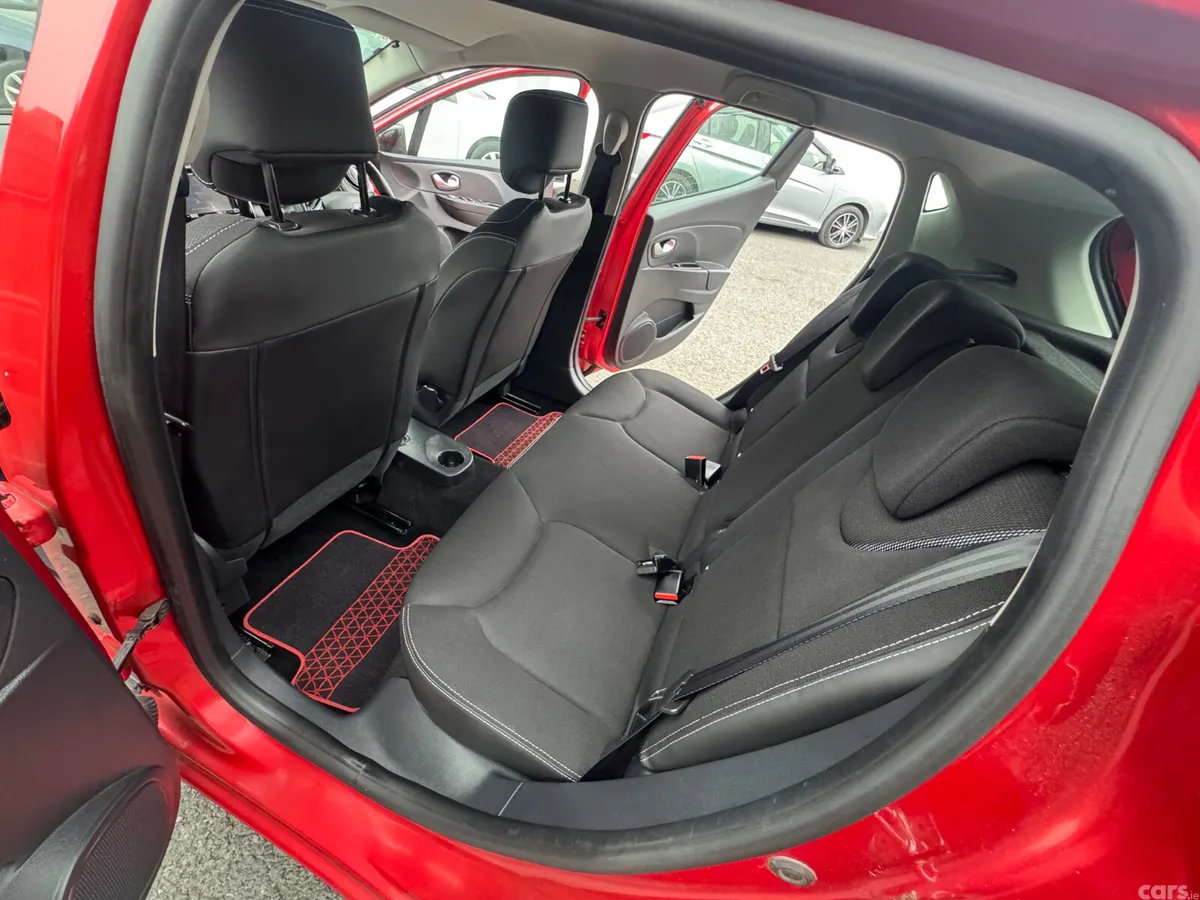 Renault Clio Hatchback, Petrol, 2016, Red
