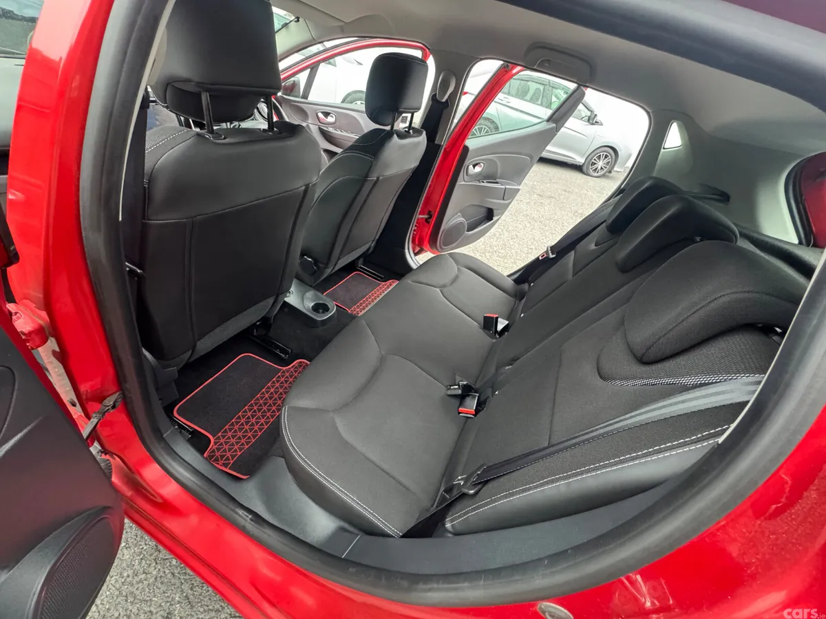 Renault Clio Hatchback, Petrol, 2016, Red
