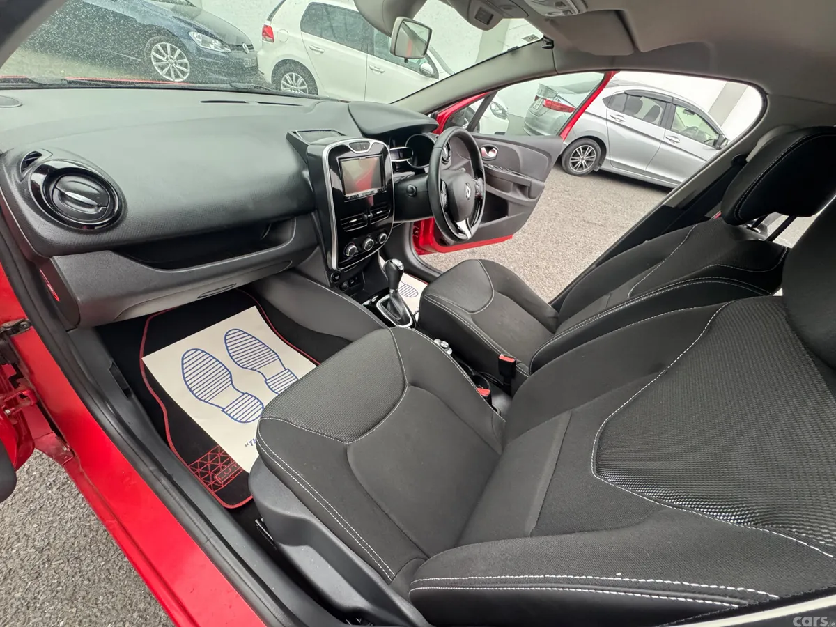 Renault Clio Hatchback, Petrol, 2016, Red