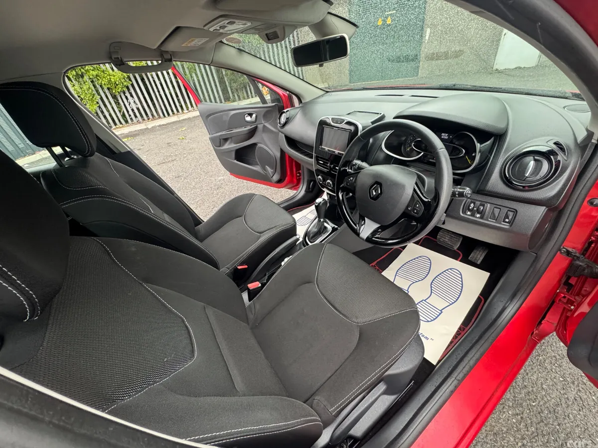 Renault Clio Hatchback, Petrol, 2016, Red