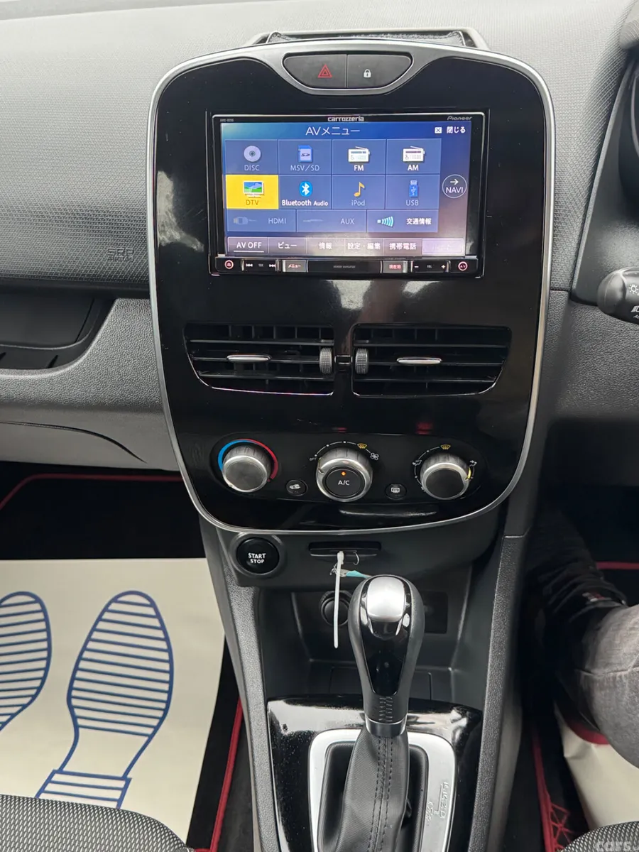 Renault Clio Hatchback, Petrol, 2016, Red