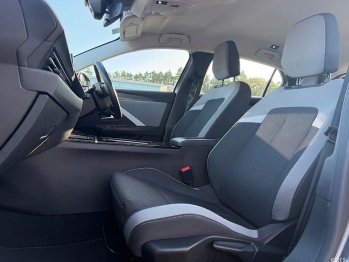 Opel Astra Hatchback, Diesel, 2023, Grey