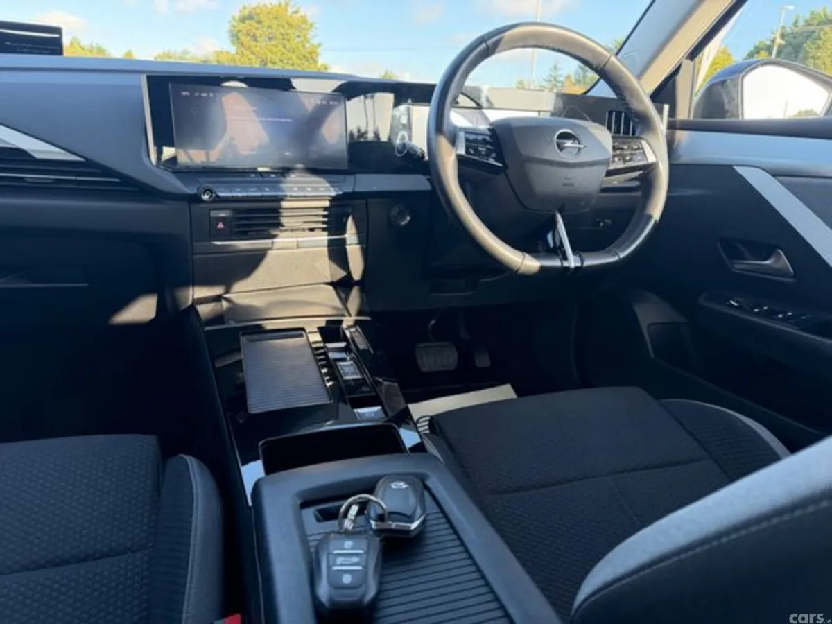 Opel Astra Hatchback, Diesel, 2023, Grey
