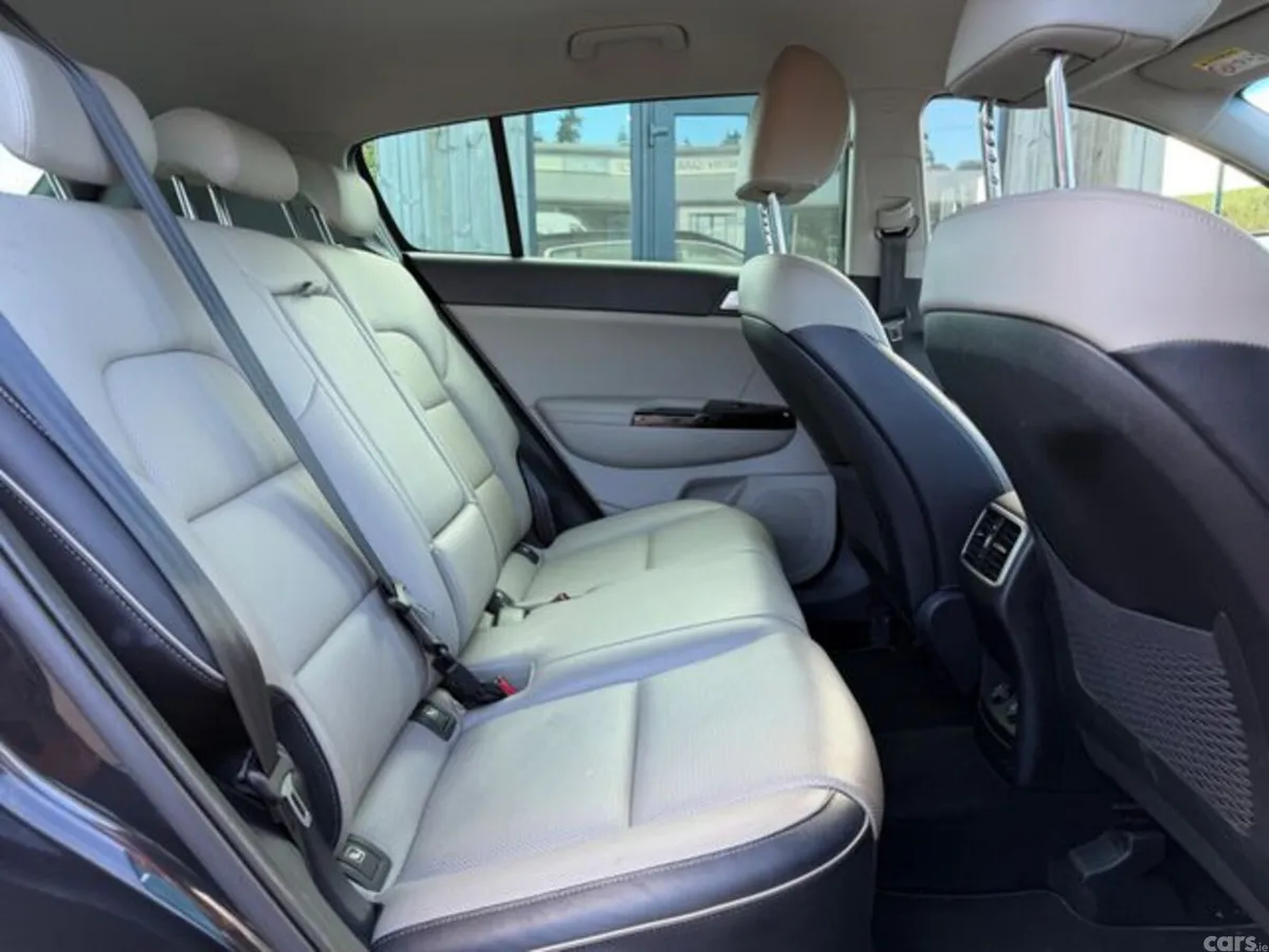 Kia Sportage MPV, Diesel Hybrid, 2021, Black